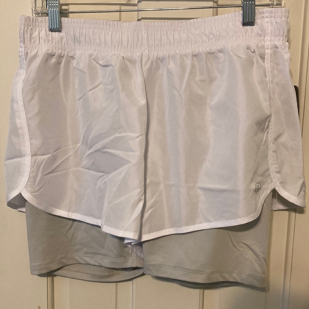 The brand is N.Y.L. Sport, Size: M, and Condition: New.